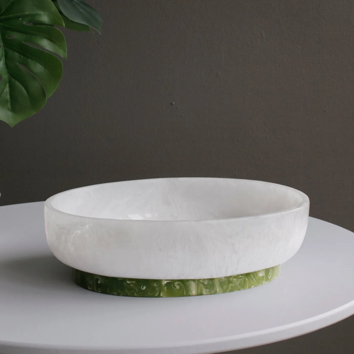 Outlet RESIN Rio Large Oval Bowl with Base (White and Green) Resin|RESIN Rio